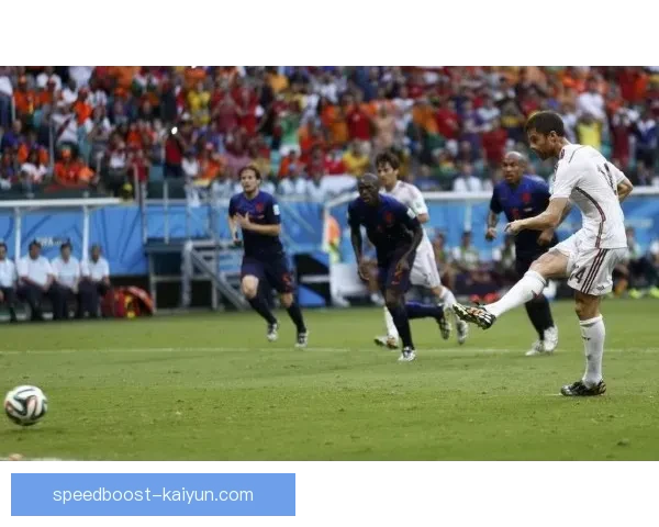 阿隆索作为点球专家在训练中持续提升罚球技术表现稳健